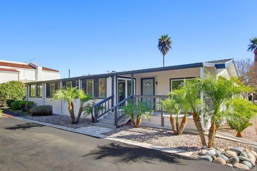 525 W El Norte Pkwy 302