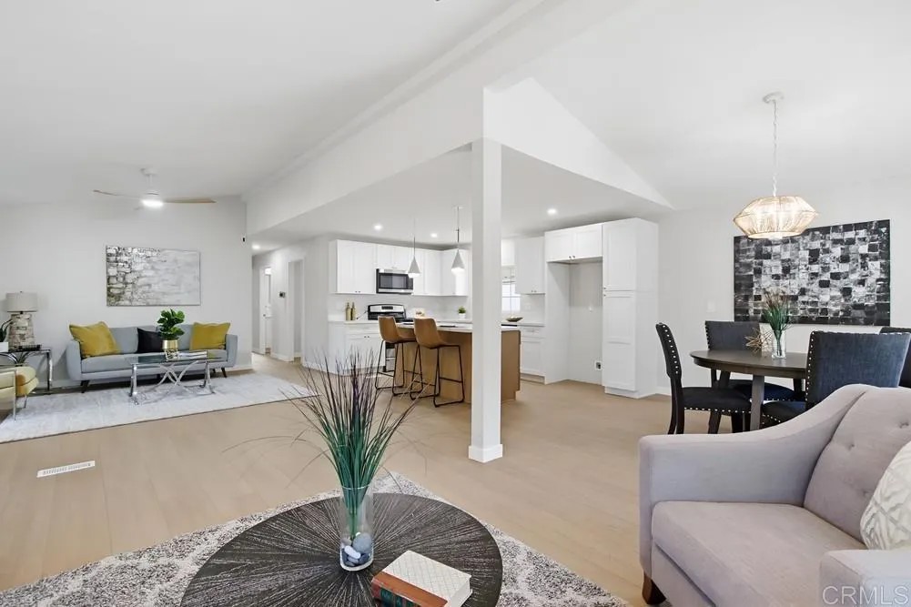 525 W El Norte Pkwy 302