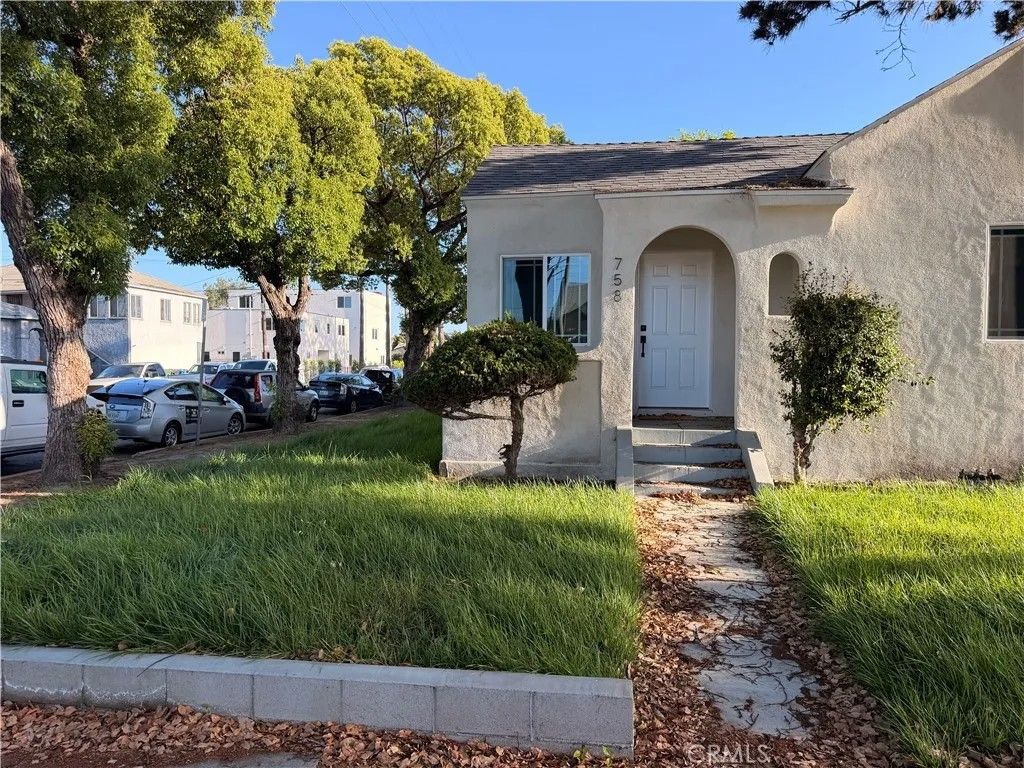 Photo of 8405 Mckinley Avenue, Los Angeles, CA 90001 (MLS # DW26089670)
