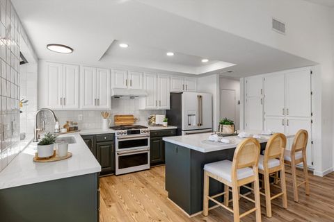 Photo of 4640 Waverly Rd, Oceanside, CA 92056 (MLS # 260009927)