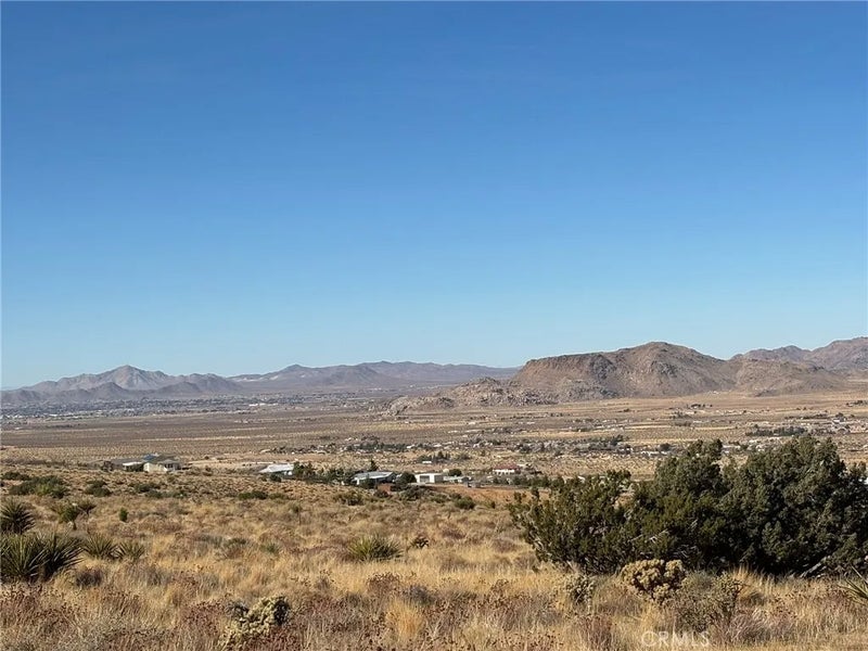 21 Luna Mountain