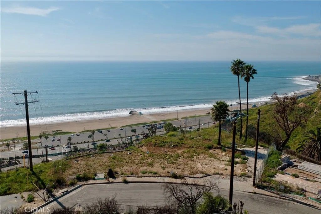 Photo of 405 N Puerto Del Mar, Los Angeles, CA 90272 (MLS # TR26051458)