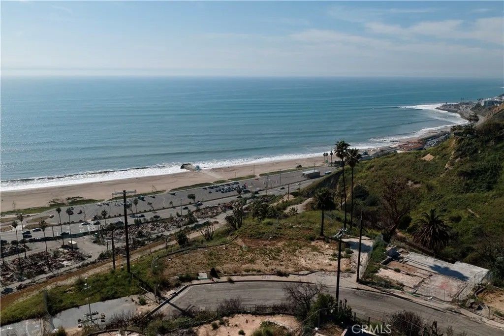 Photo of 405 N Puerto Del Mar, Los Angeles, CA 90272 (MLS # TR26051458)
