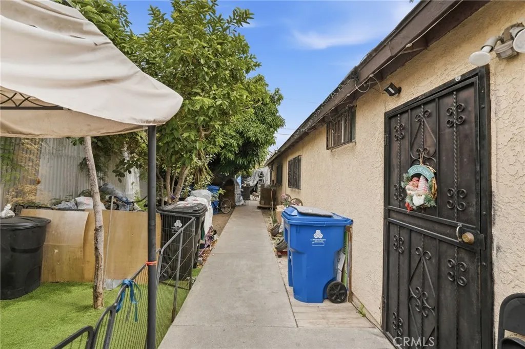 1139 E 42nd