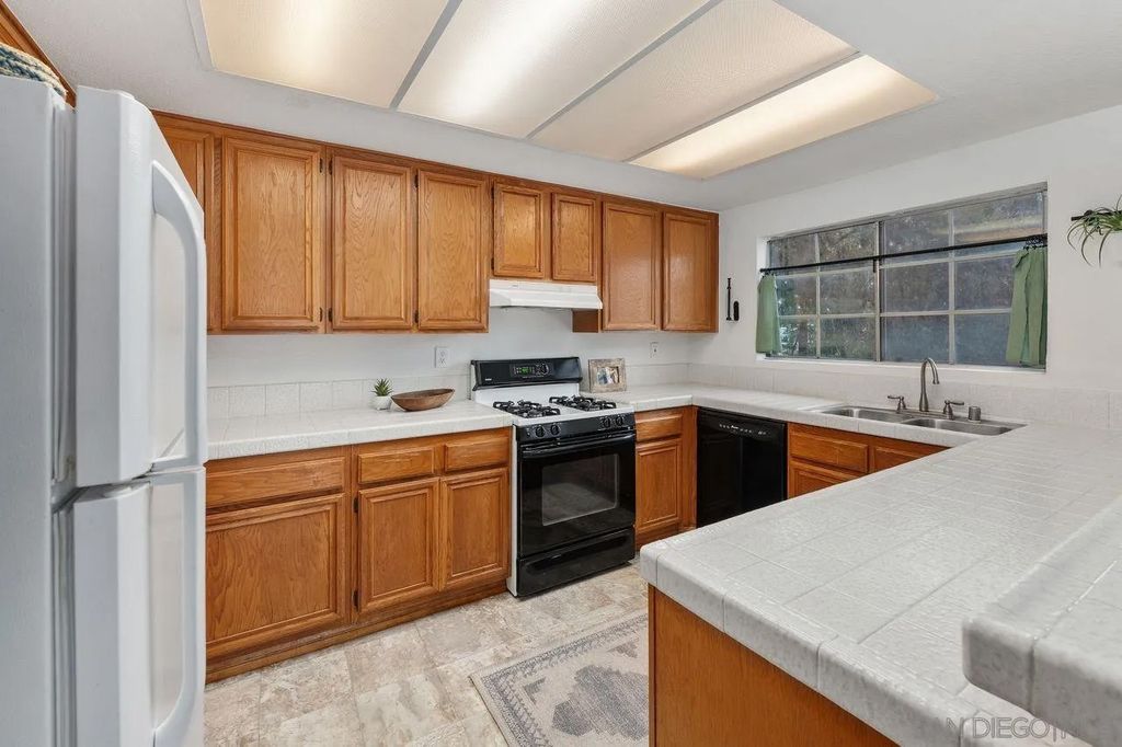 Photo of 9989 Maya Linda Rd #63, San Diego, CA 92126 (MLS # 260002348)