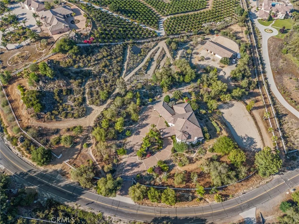 21100 Paseo Montana