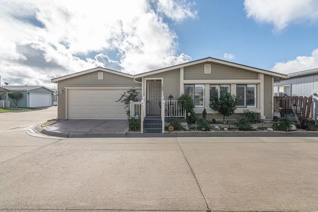 Photo of 27250 Murrieta Rd #109, Menifee, CA 92586 (MLS # SW26004773)