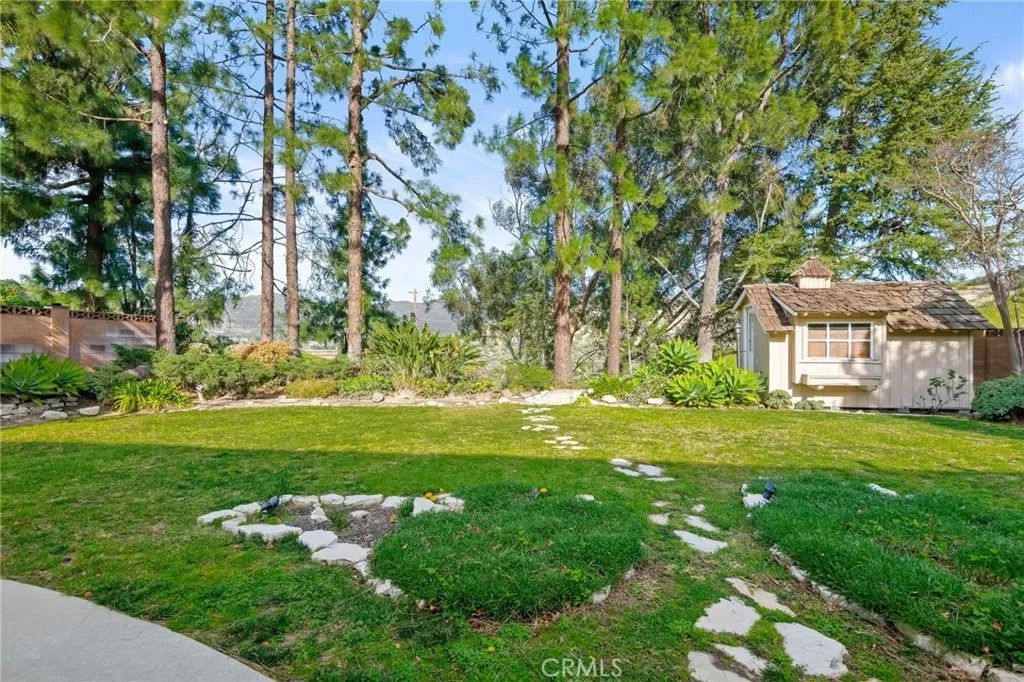 Photo of 12104 Woodley Avenue, Granada Hills, CA 91344 (MLS # SR26030744)