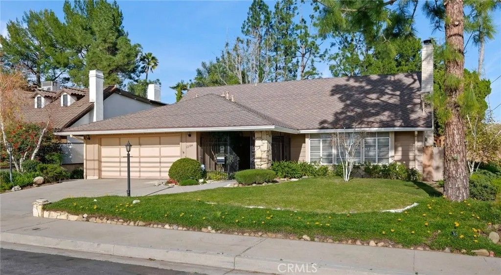 Photo of 12104 Woodley Avenue, Granada Hills, CA 91344 (MLS # SR26030744)