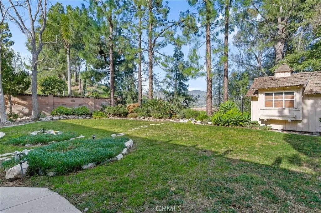 Photo of 12104 Woodley Avenue, Granada Hills, CA 91344 (MLS # SR26030744)