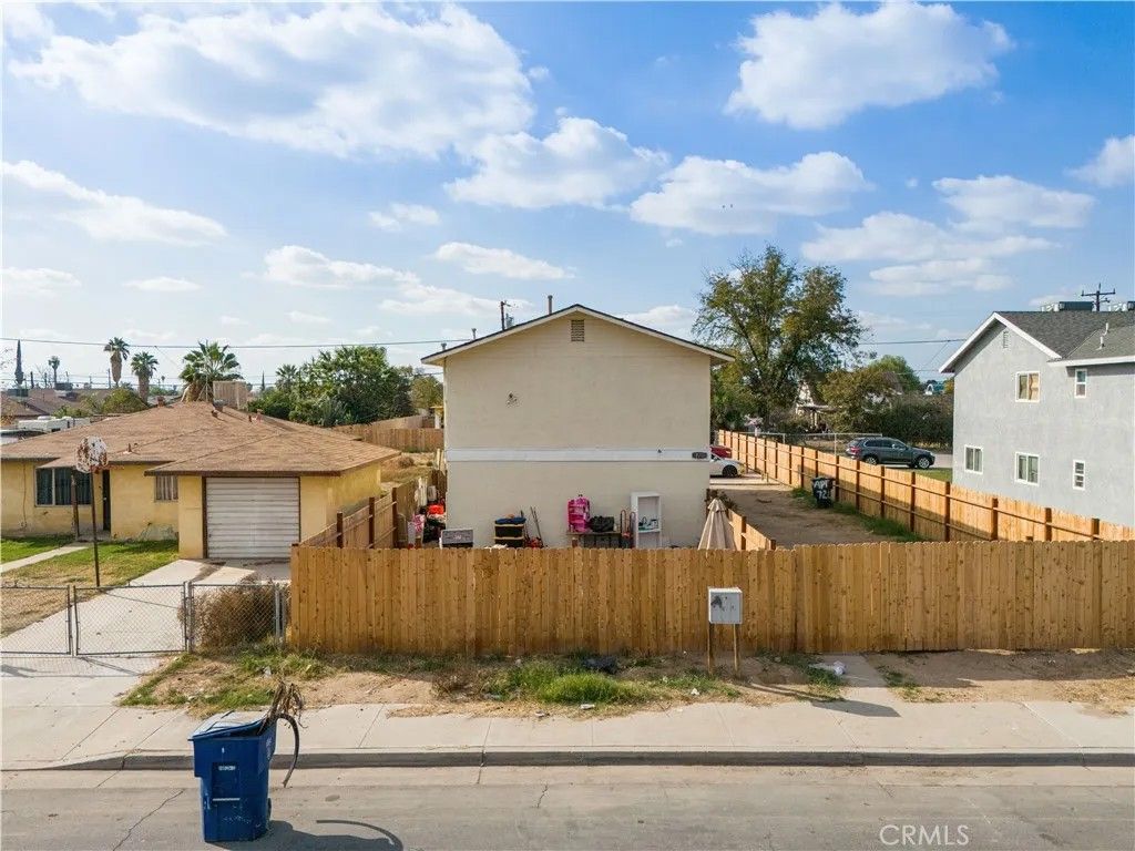 Photo of 722 S Williams St, Bakersfield, CA 93307 (MLS # SR25267335)