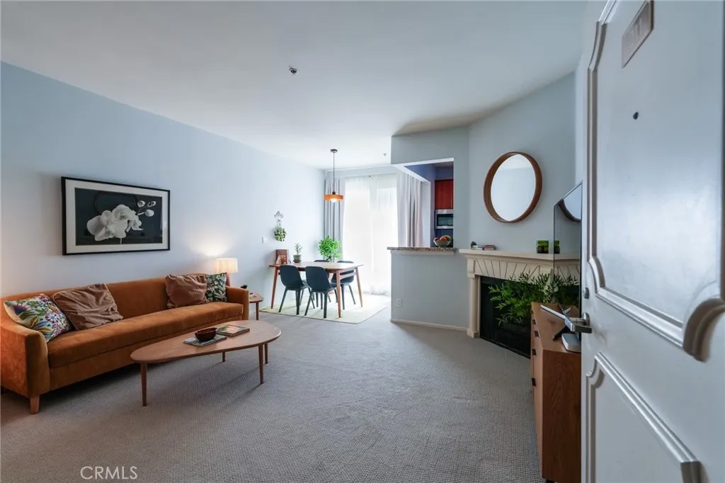 620 S Gramercy Place 211