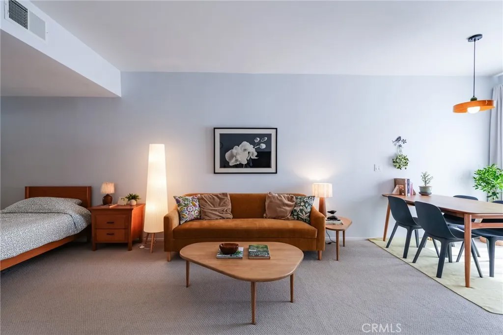 620 S Gramercy Place 211