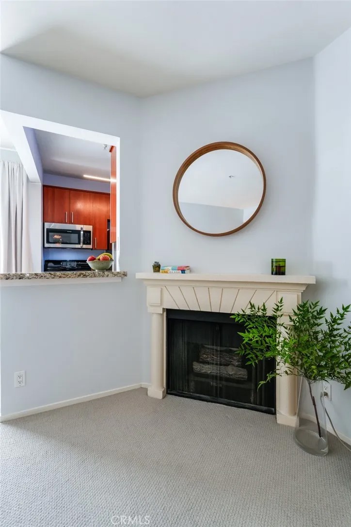 620 S Gramercy Place 211