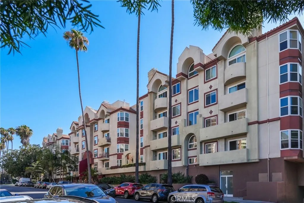620 S Gramercy Place 211