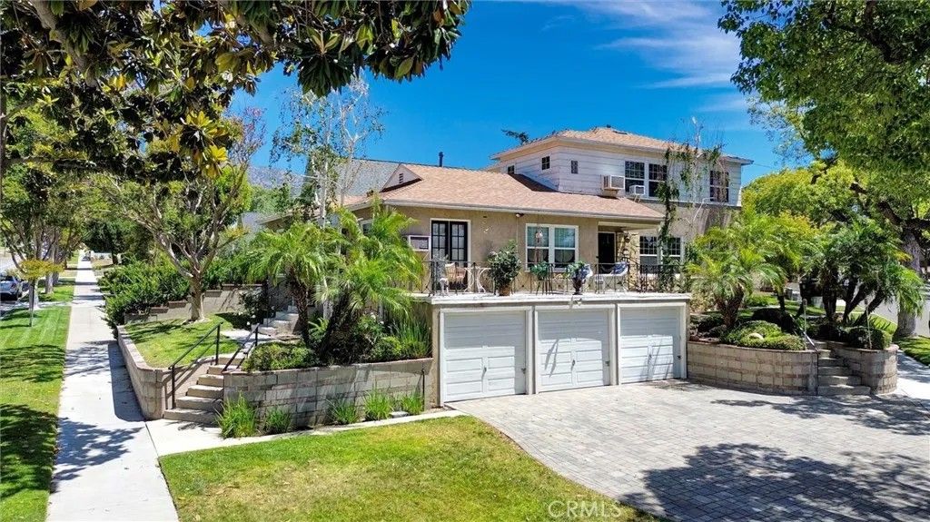 Photo of 1120 East Avenue, Burbank, CA 91504 (MLS # BB26088451)