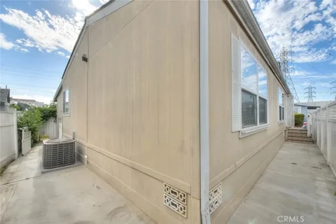 MLS: TR26139877