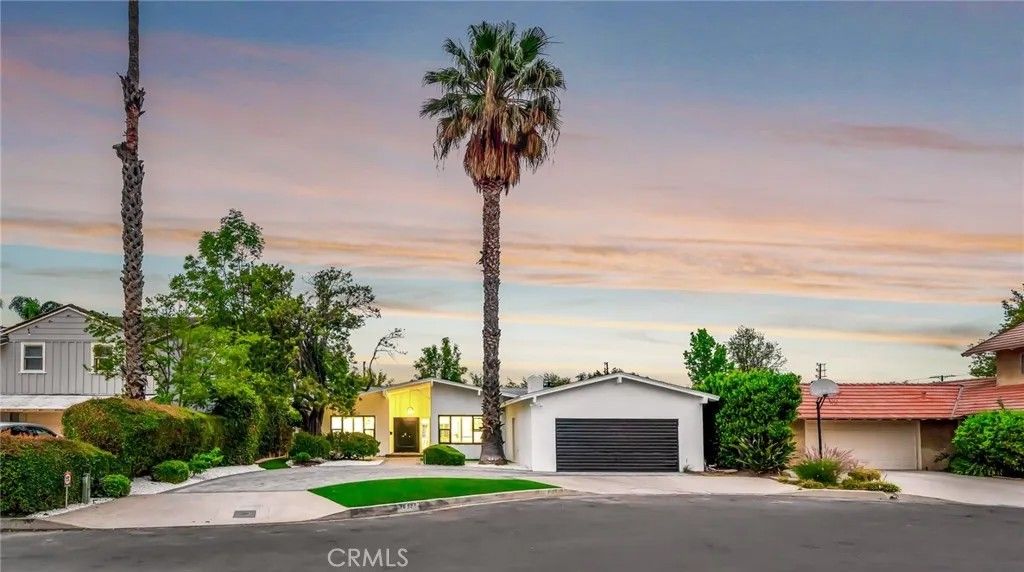 Photo of 16127 Hartsook Street, Encino, CA 91436 (MLS # SR25271146)