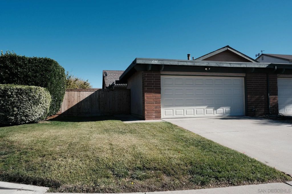 Photo of 2142 Ridgeview Pl, Escondido, CA 92026 (MLS # 250045550)