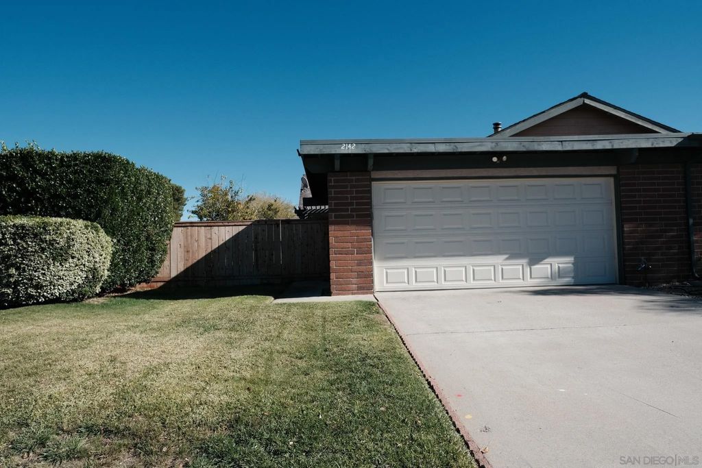 Photo of 2142 Ridgeview Pl, Escondido, CA 92026 (MLS # 250045550)