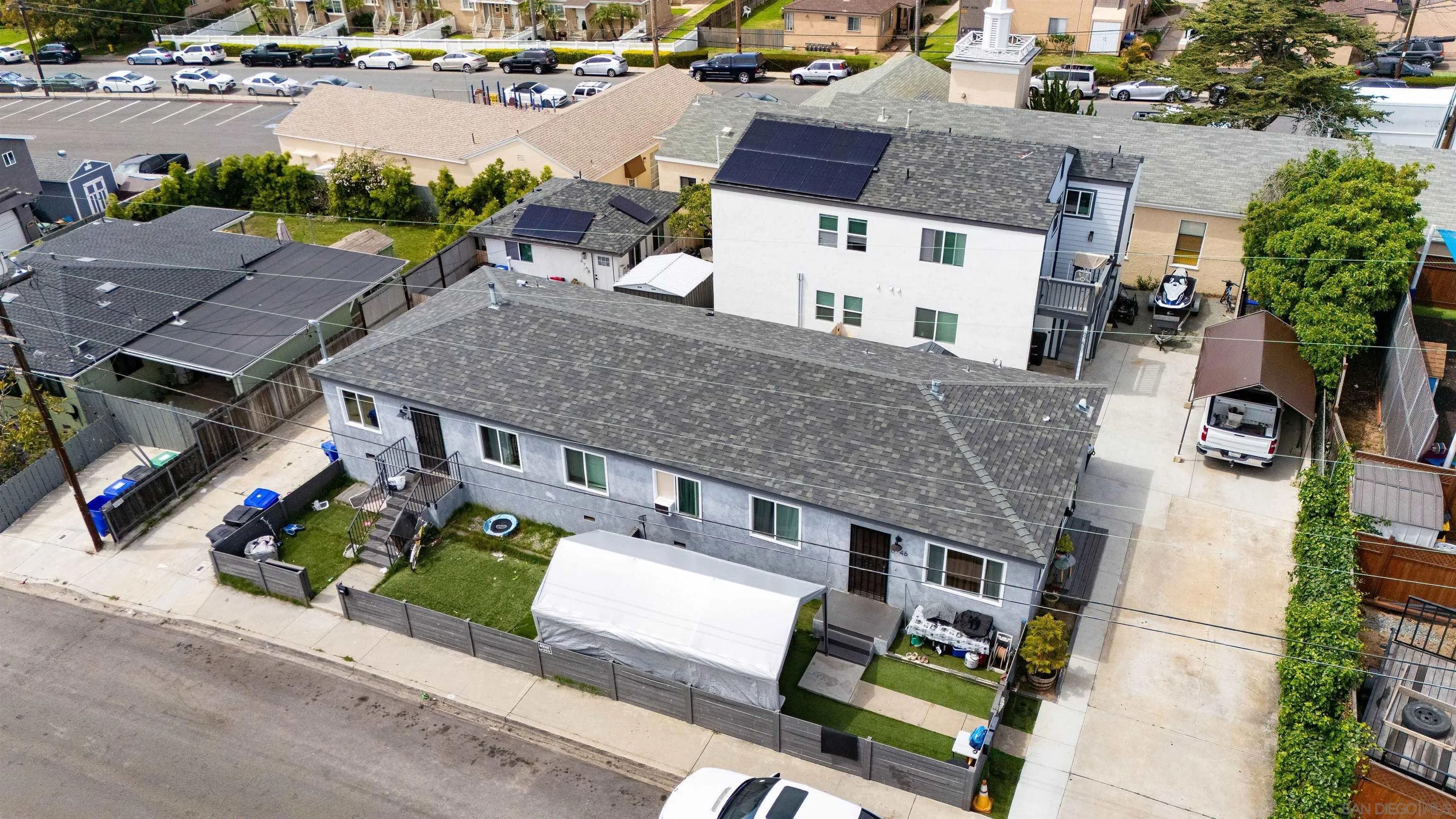 6744-6750 N Elman