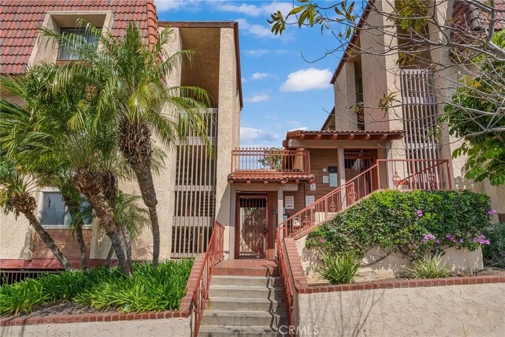 Photo of 2101 E 21st St, Signal Hill, CA 90755 (MLS # PW26070195)