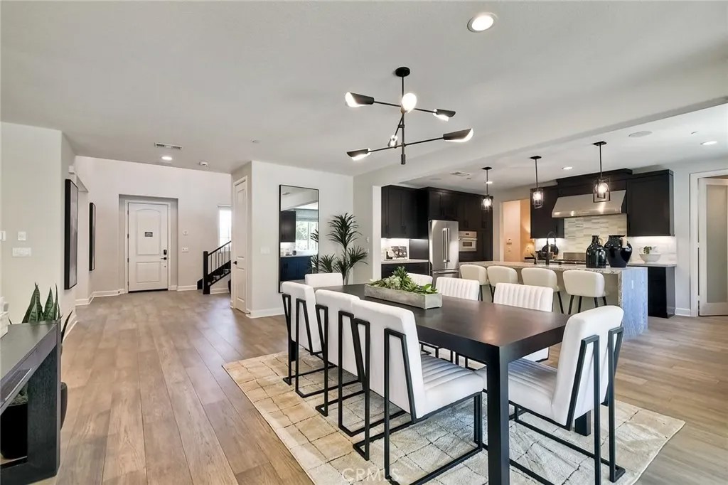 3042 Mesa Glen