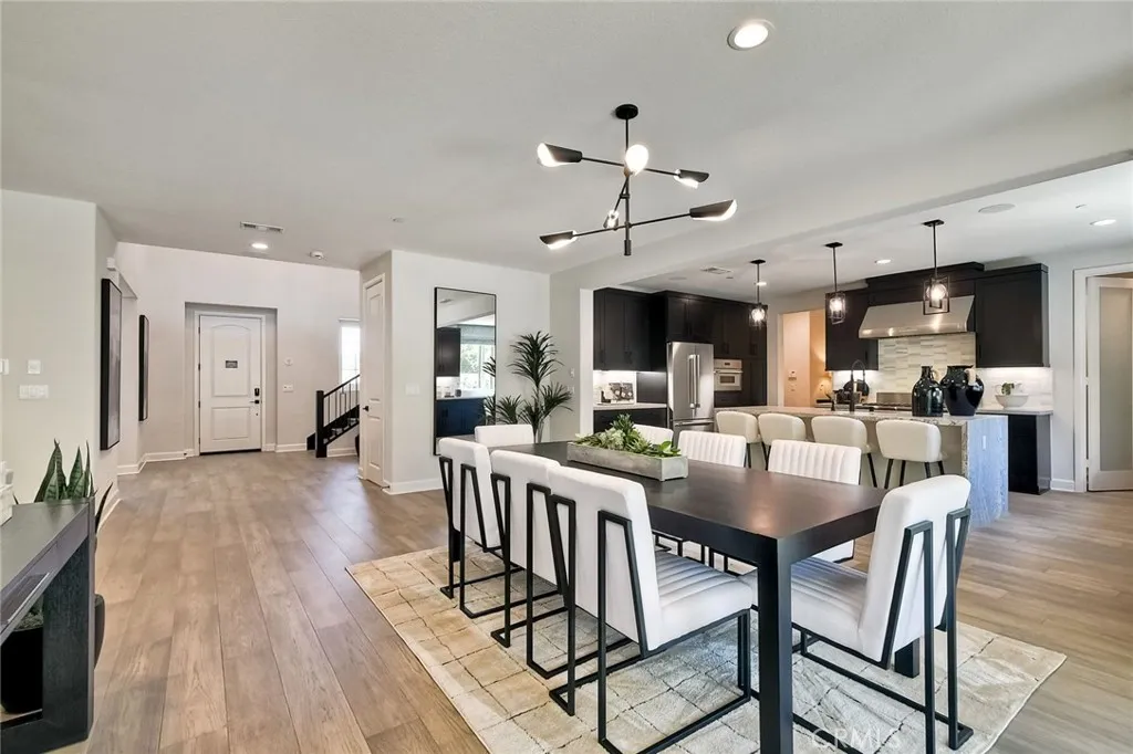 3042 Mesa Glen