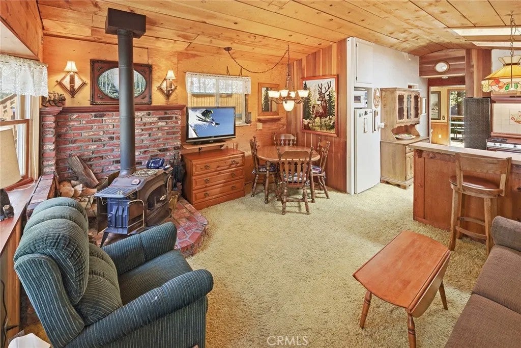 513 Cedar Ln
