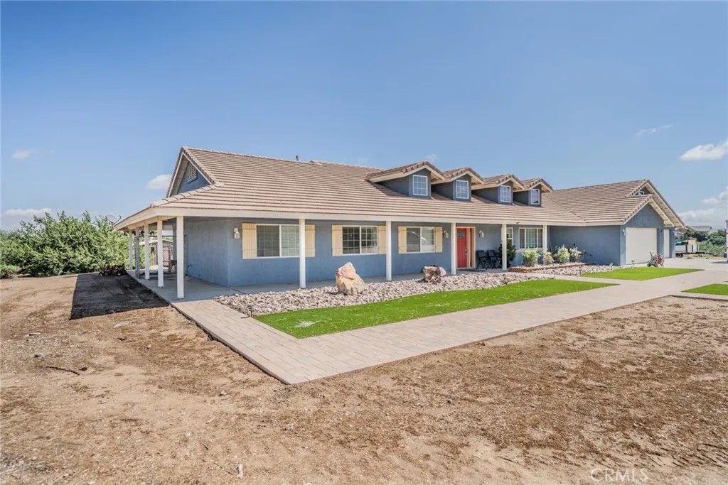 Photo of 10636 Larch Rd, Oak Hills, CA 92344 (MLS # HD26072050)