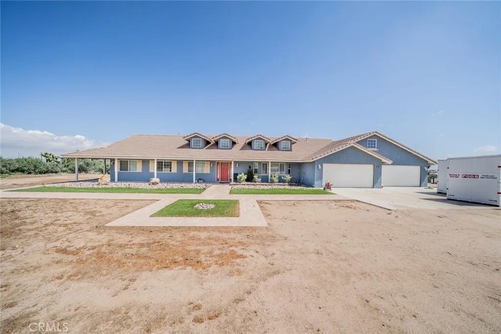 Photo of 10636 Larch Rd, Oak Hills, CA 92344 (MLS # HD26072050)