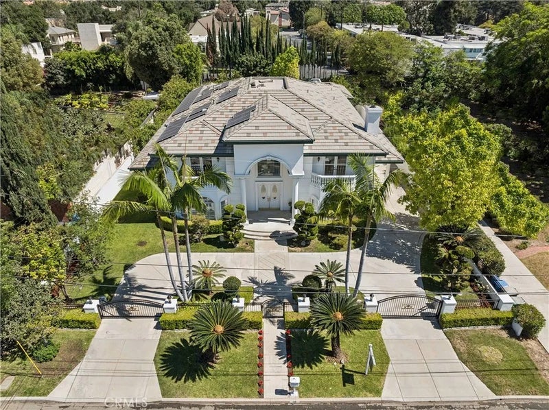 515 W Le Roy