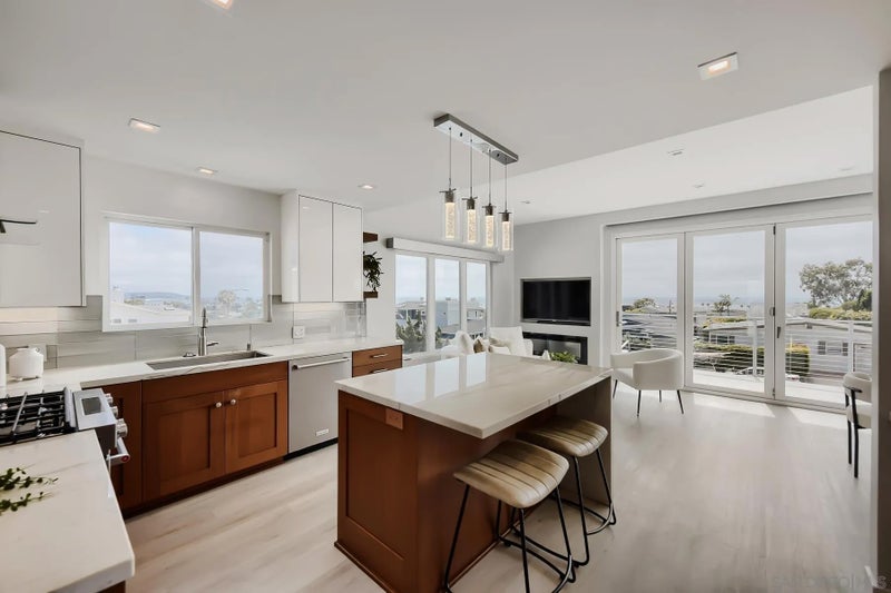 5379 La Jolla Mesa