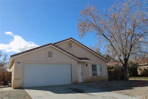 Photo of 43515 Mahogany St, Lancaster, CA 93535 (MLS # SR26011934)