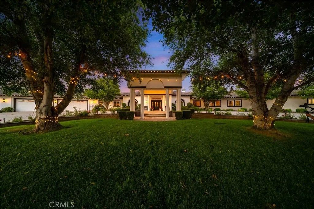 Photo of 42942 Dawnwood ST, Murrieta, CA 92562 (MLS # SW26100933)