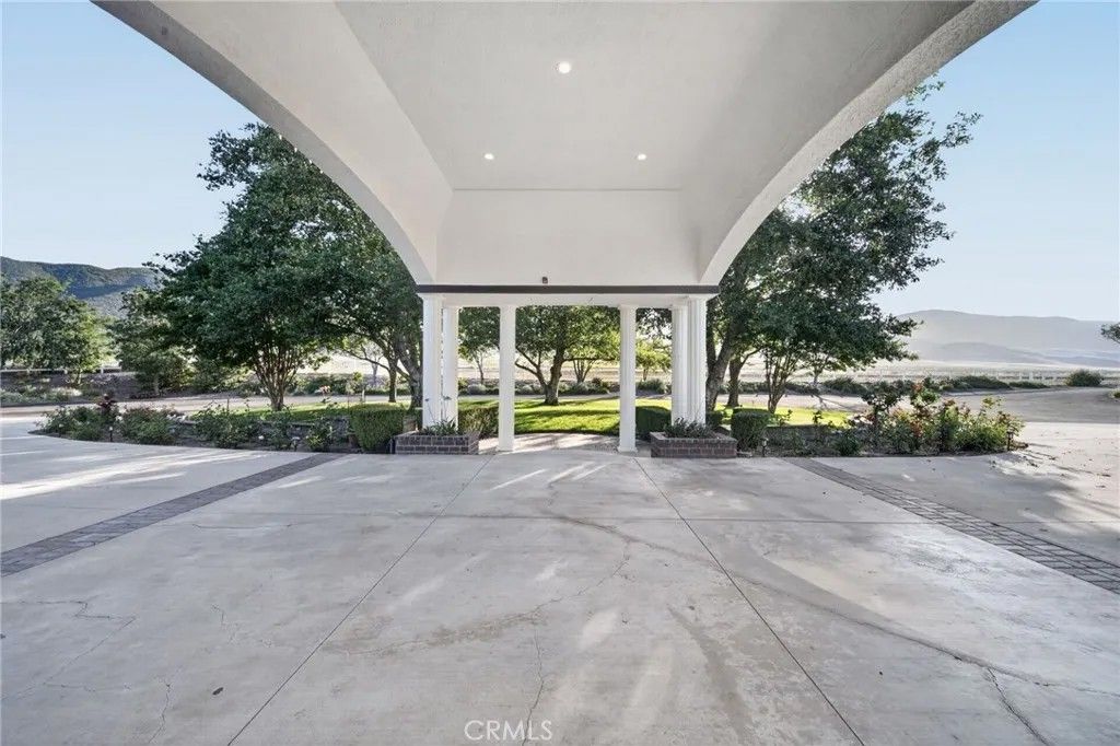 Photo of 42942 Dawnwood ST, Murrieta, CA 92562 (MLS # SW26100933)