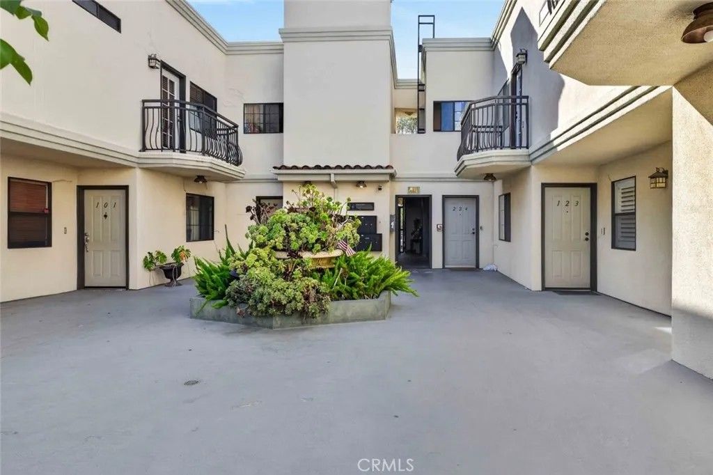 Photo of 10894 Olinda ST #123, Sun Valley, CA 91352 (MLS # GD26097742)