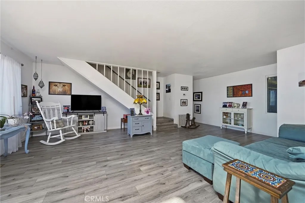 2965 S Lake