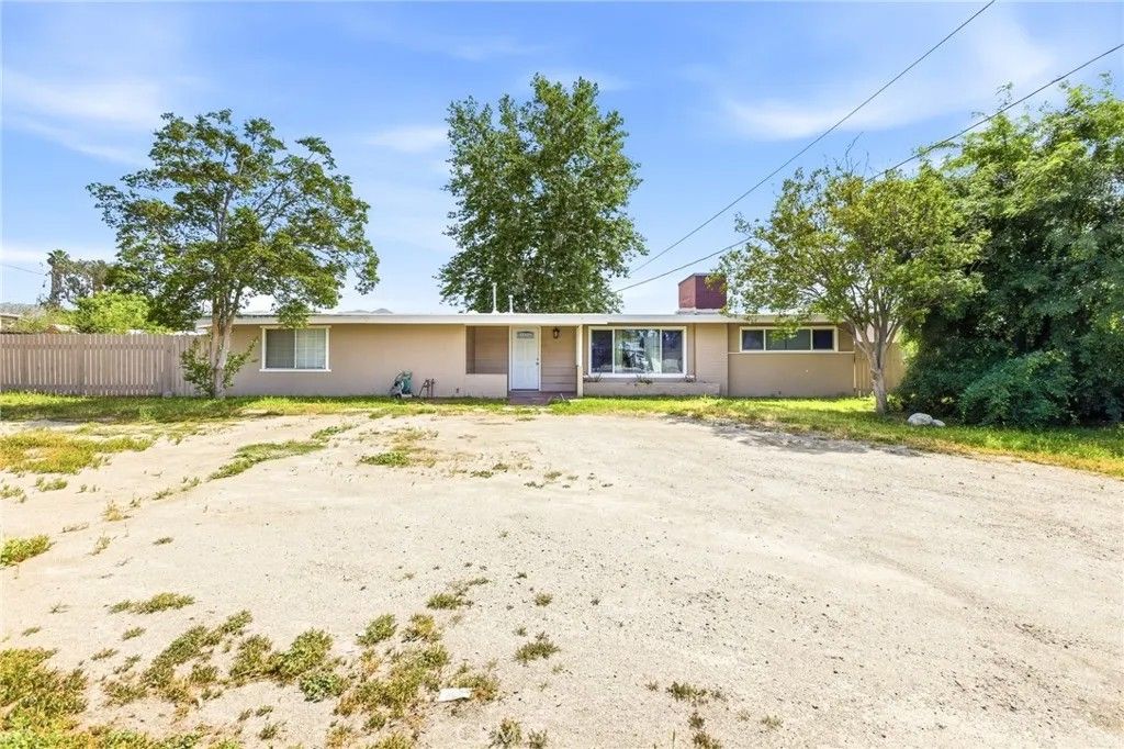 Photo of 40861 Whittier Ave, Hemet, CA 92544 (MLS # IG26076954)