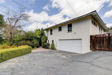 Tiny photo for 121 Via Ardilla, Palos Verdes Estates, CA 90274 (MLS # SB25244824)