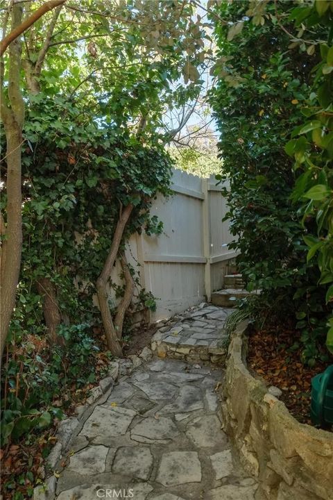 Tiny photo for 121 Via Ardilla, Palos Verdes Estates, CA 90274 (MLS # SB25244824)