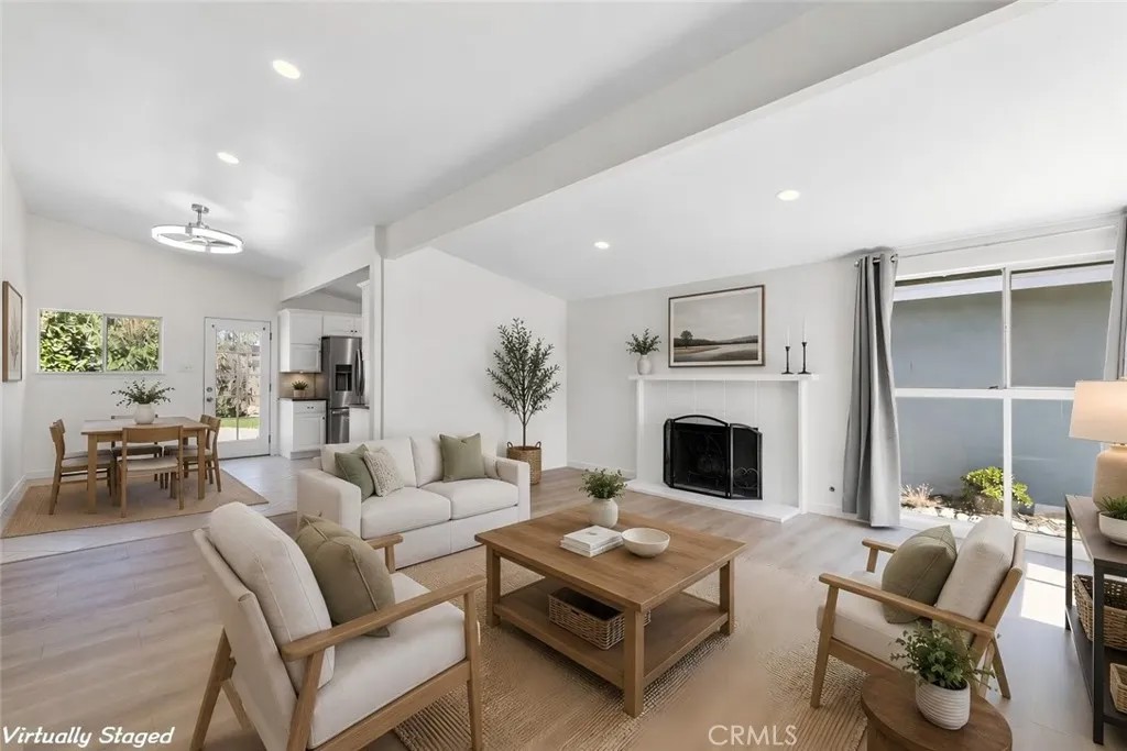 1027 N Greer