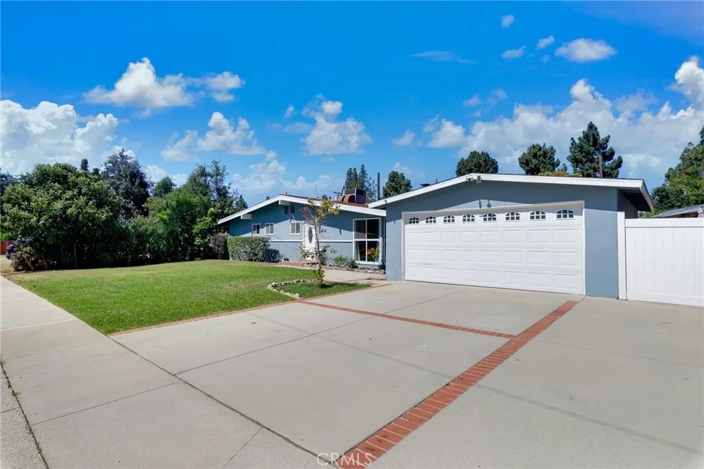 1027 N Greer