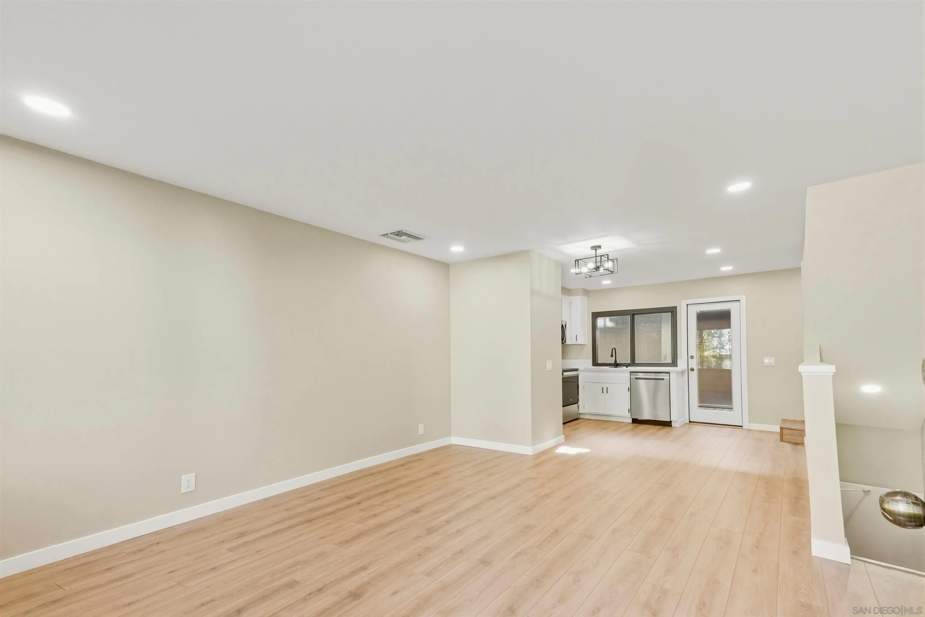 3885 Caminito Litoral 230