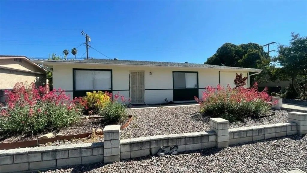 Photo of 43353 Acacia Ave, Hemet, CA 92544 (MLS # SW26013917)