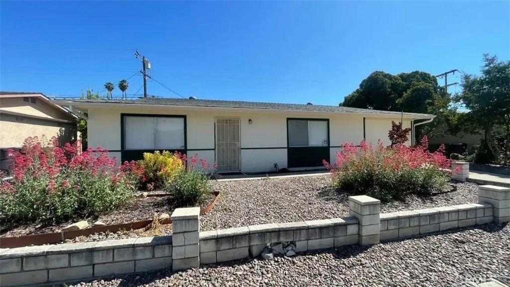 Photo of 43353 Acacia Ave, Hemet, CA 92544 (MLS # SW26013917)