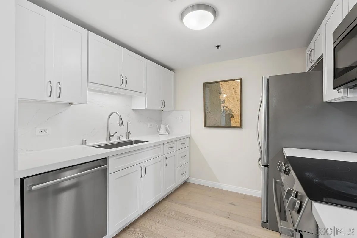 425 W Beech Street 1201