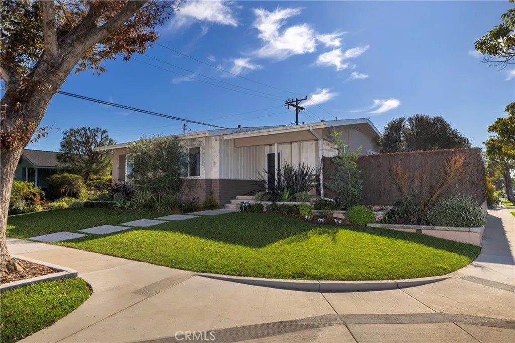 Photo of 6702 E El Salvador Street, Long Beach, CA 90815 (MLS # OC26004711)