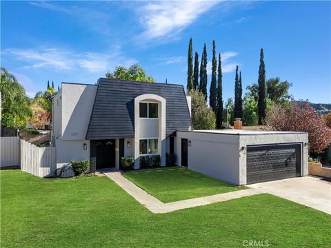 Photo of 28218 Oaklar Drive, Saugus, CA 91350 (MLS # SR25276890)