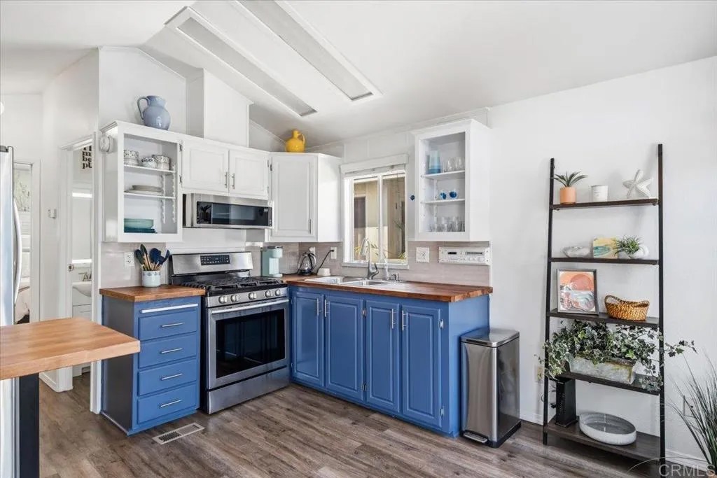 1624 N. Coast Highway 101 6